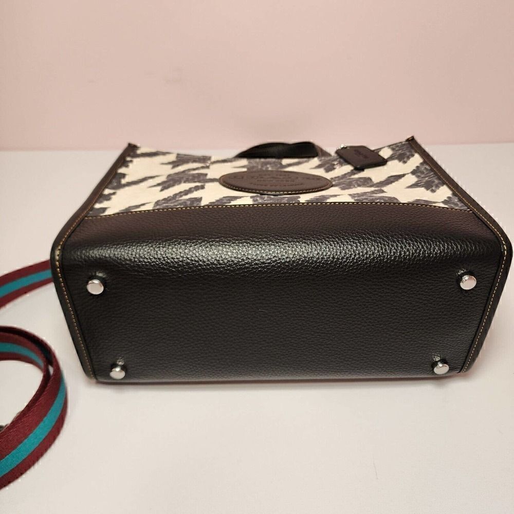 NWT Coach CJ622 Dempsey Carryall With Houndstooth Print And Patch Cream/Black - Picture 5 of 7